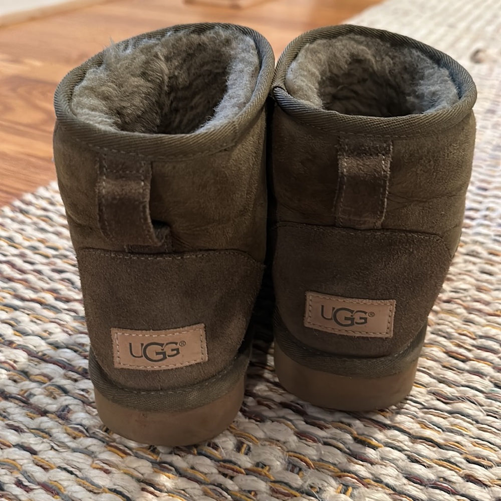 Short Ugg Boots - Picture 2 of 4